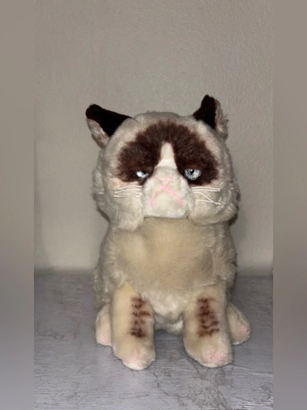 Gund Plush Grumpy Cat - Cream and Brown *EUC 10” sitting kitty Grey Eyes